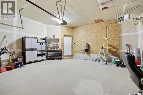 7323 Maple View Crescent, Regina, SK - Indoor Photo Showing Garage