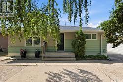 131 Ottawa AVENUE S  Saskatoon, SK S7M 3L4
