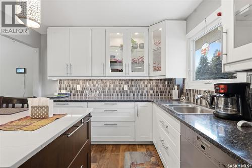 131 Ottawa Avenue S, Saskatoon, SK - Indoor Photo Showing Kitchen With Double Sink