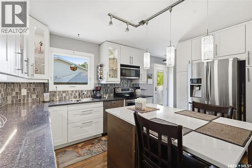 131 Ottawa Avenue S, Saskatoon, SK - Indoor Photo Showing Kitchen