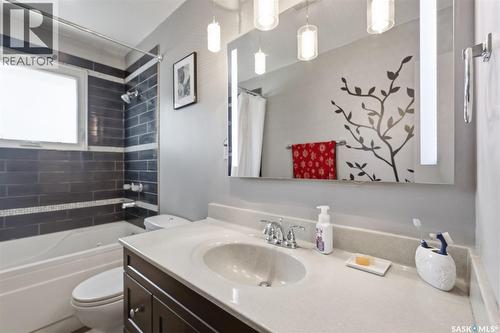 131 Ottawa Avenue S, Saskatoon, SK - Indoor Photo Showing Bathroom