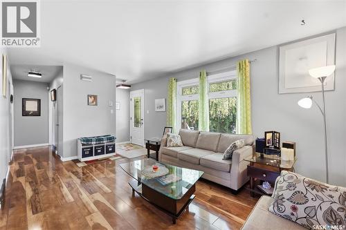 131 Ottawa Avenue S, Saskatoon, SK - Indoor Photo Showing Living Room