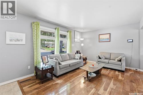 131 Ottawa Avenue S, Saskatoon, SK - Indoor Photo Showing Living Room
