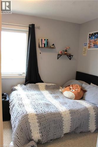 Recessed window with black curtain rod - 12 Poplar Drive Unit# 21, Cambridge, ON - Indoor Photo Showing Bedroom