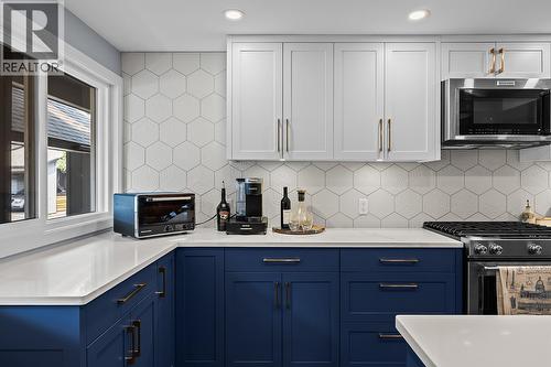 2125 Burtch Road Unit# 502, Kelowna, BC - Indoor Photo Showing Kitchen With Upgraded Kitchen