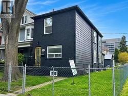 104 BENSON AVENUE Toronto, ON M6G 2J1