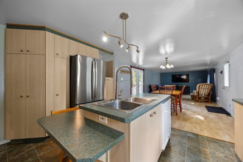 Vue d'ensemble - 1500 Rue Rolland, Les Cèdres, QC - Indoor Photo Showing Kitchen With Double Sink