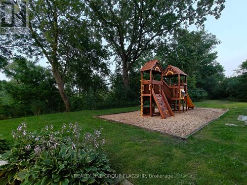 802 - 600 Rexdale Boulevard, Toronto, ON - Outdoor With Backyard