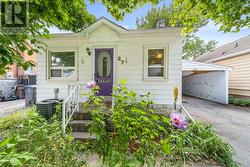 27 ROYCE AVENUE  Brampton, ON L6Y 1J6