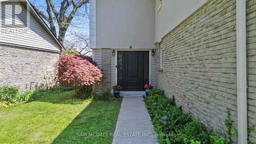2464 Council Ring Road, Mississauga, ON - Outdoor