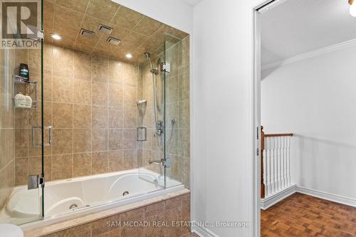 2464 Council Ring Road, Mississauga, ON - Indoor Photo Showing Bathroom