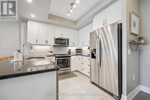 605 - 1878 Gordon Street, Guelph (Pineridge/Westminster Woods), ON - Indoor Photo Showing Kitchen With Stainless Steel Kitchen With Upgraded Kitchen