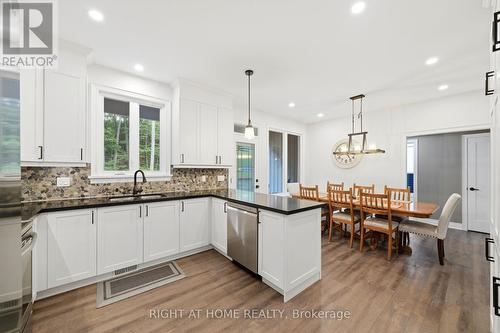 48 Nicole Boulevard, Tiny, ON - Indoor Photo Showing Kitchen With Upgraded Kitchen