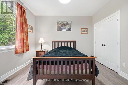 48 Nicole Boulevard, Tiny, ON - Indoor Photo Showing Bedroom
