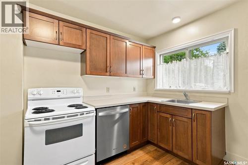 1325 Temperance Street, Saskatoon, SK - Indoor Photo Showing Kitchen