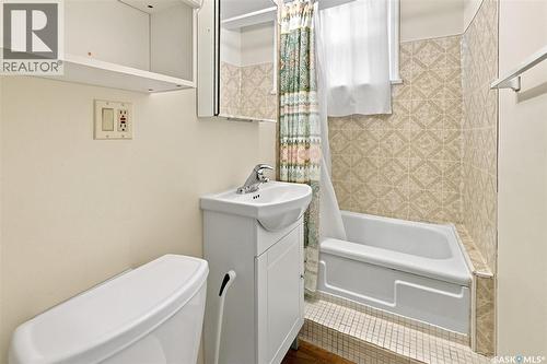 1325 Temperance Street, Saskatoon, SK - Indoor Photo Showing Bathroom