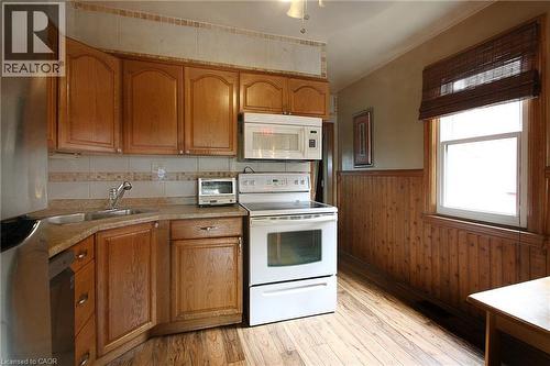 35 Barons Avenue S, Hamilton, ON - Indoor Photo Showing Kitchen