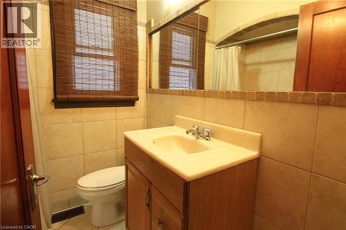 35 Barons Avenue S, Hamilton, ON - Indoor Photo Showing Bathroom