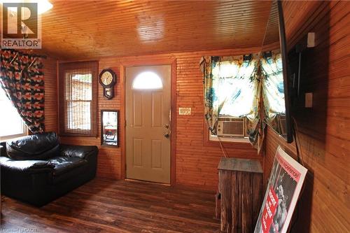 35 Barons Avenue S, Hamilton, ON - Indoor
