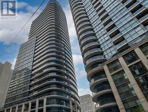 603 - 25 CARLTON STREET  Toronto, ON M5B 1L4