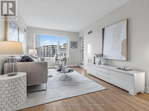 Living Room - 1012 - 233 South Park Road, Markham, ON - Indoor Photo Showing Living Room