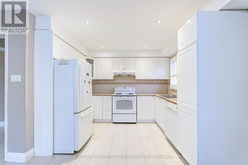 4 Compton Court, Caledon, ON - Indoor Photo Showing Kitchen