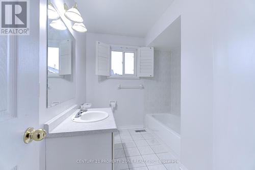 4 Compton Court, Caledon, ON - Indoor Photo Showing Bathroom
