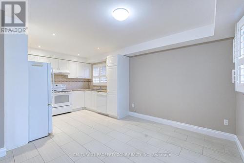 4 Compton Court, Caledon, ON - Indoor Photo Showing Kitchen