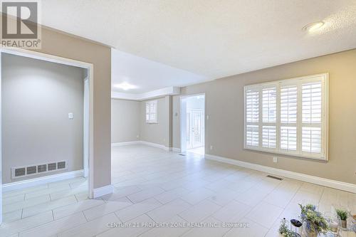 4 Compton Court, Caledon, ON - Indoor Photo Showing Other Room