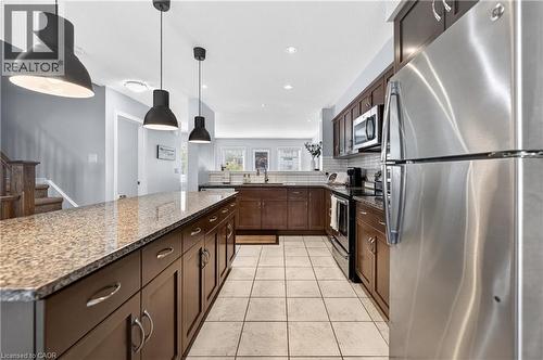 635 Saginaw Parkway Unit# 35, Cambridge, ON - Indoor Photo Showing Kitchen With Stainless Steel Kitchen With Upgraded Kitchen