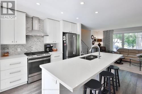 1404 Lewisham Drive, Mississauga, ON - Indoor Photo Showing Kitchen With Double Sink With Upgraded Kitchen