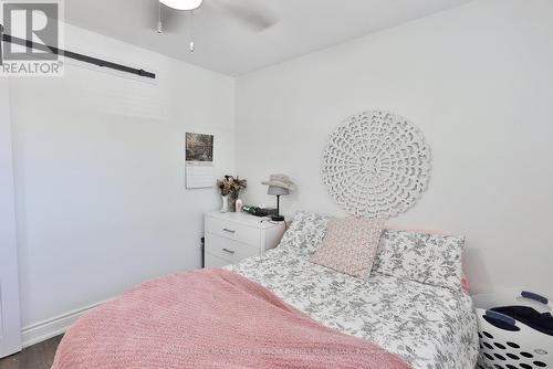 1404 Lewisham Drive, Mississauga, ON - Indoor Photo Showing Bedroom