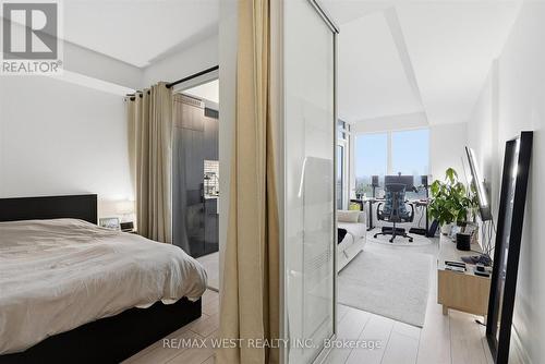 819 - 270 Dufferin Street, Toronto, ON - Indoor Photo Showing Bedroom