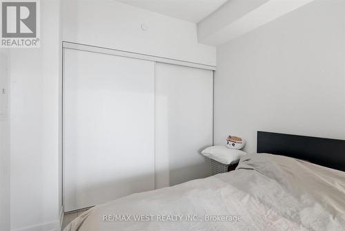 819 - 270 Dufferin Street, Toronto, ON - Indoor Photo Showing Bedroom