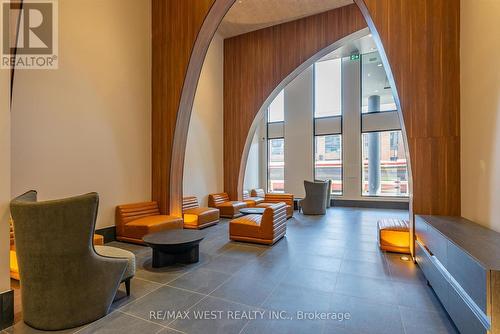819 - 270 Dufferin Street, Toronto, ON - Indoor Photo Showing Other Room