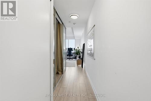 819 - 270 Dufferin Street, Toronto, ON - Indoor Photo Showing Other Room