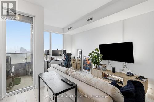 819 - 270 Dufferin Street, Toronto, ON - Indoor Photo Showing Other Room