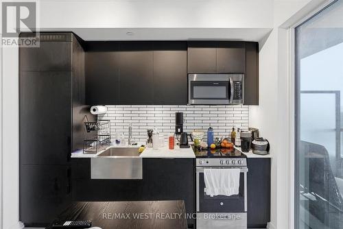 819 - 270 Dufferin Street, Toronto, ON - Indoor Photo Showing Kitchen With Upgraded Kitchen