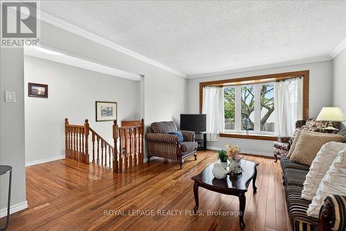 4452 Delaney Drive, Burlington, ON - Indoor Photo Showing Living Room