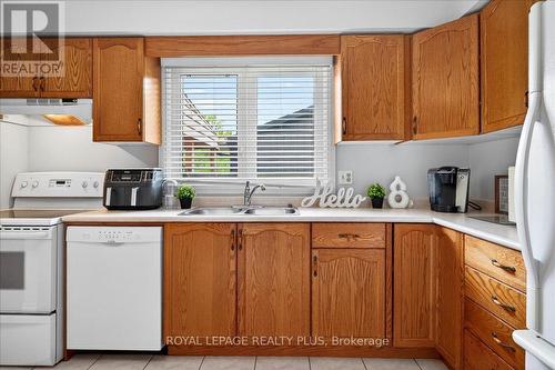 4452 Delaney Drive, Burlington, ON - Indoor Photo Showing Kitchen With Double Sink
