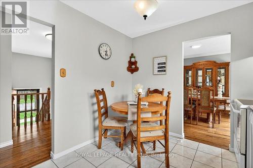 4452 Delaney Drive, Burlington, ON - Indoor Photo Showing Dining Room