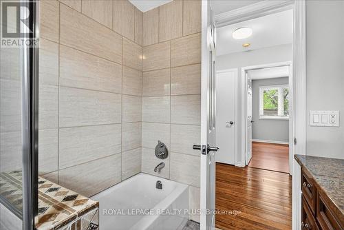 4452 Delaney Drive, Burlington, ON - Indoor Photo Showing Bathroom