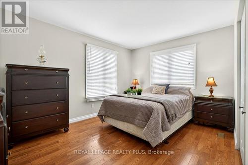 4452 Delaney Drive, Burlington, ON - Indoor Photo Showing Bedroom