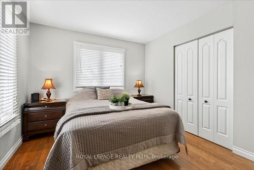 4452 Delaney Drive, Burlington, ON - Indoor Photo Showing Bedroom