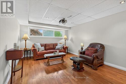 4452 Delaney Drive, Burlington, ON - Indoor Photo Showing Other Room