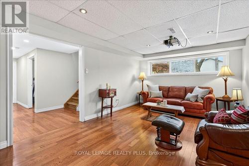 4452 Delaney Drive, Burlington, ON - Indoor Photo Showing Living Room