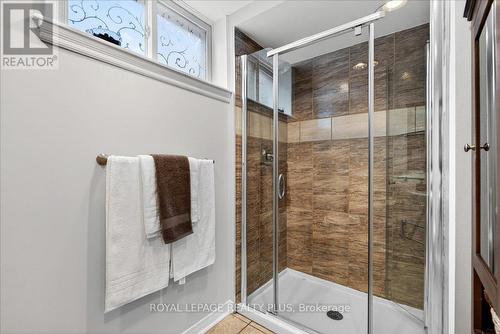 4452 Delaney Drive, Burlington, ON - Indoor Photo Showing Bathroom