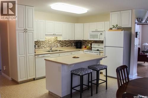 804 Alberta Street, Melfort, SK - Indoor Photo Showing Kitchen With Double Sink