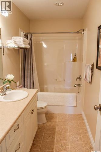 804 Alberta Street, Melfort, SK - Indoor Photo Showing Bathroom