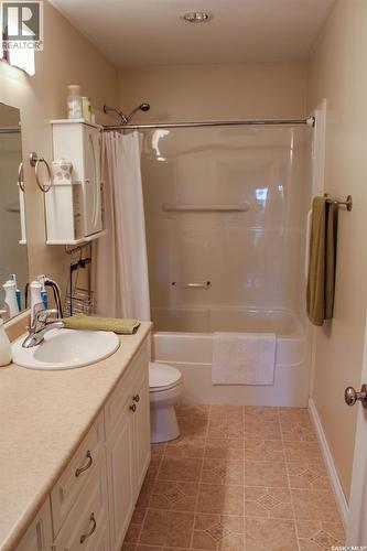 804 Alberta Street, Melfort, SK - Indoor Photo Showing Bathroom